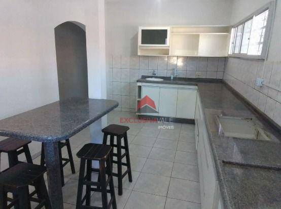 Casa à venda com 3 quartos, 200m² - Foto 1