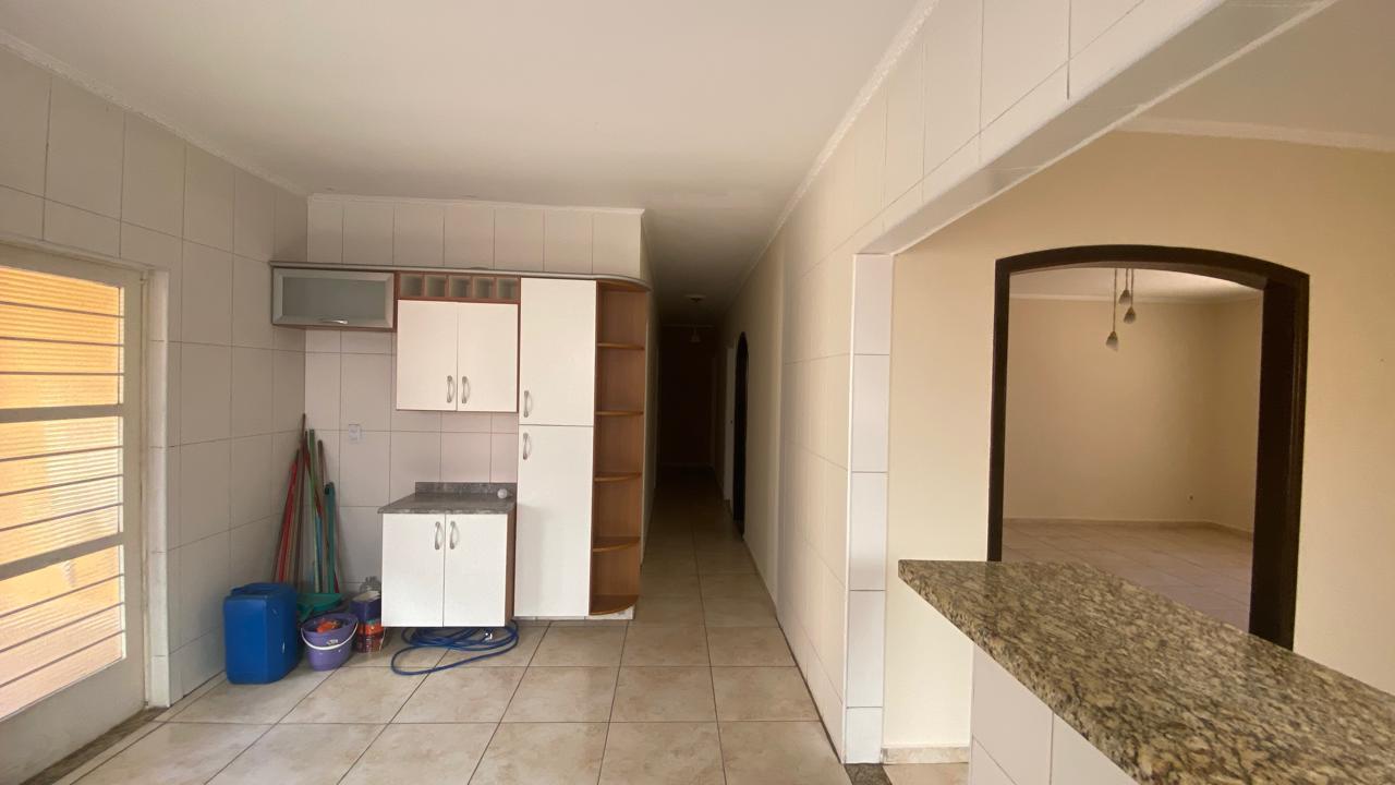 Casa para alugar com 4 quartos, 254m² - Foto 27