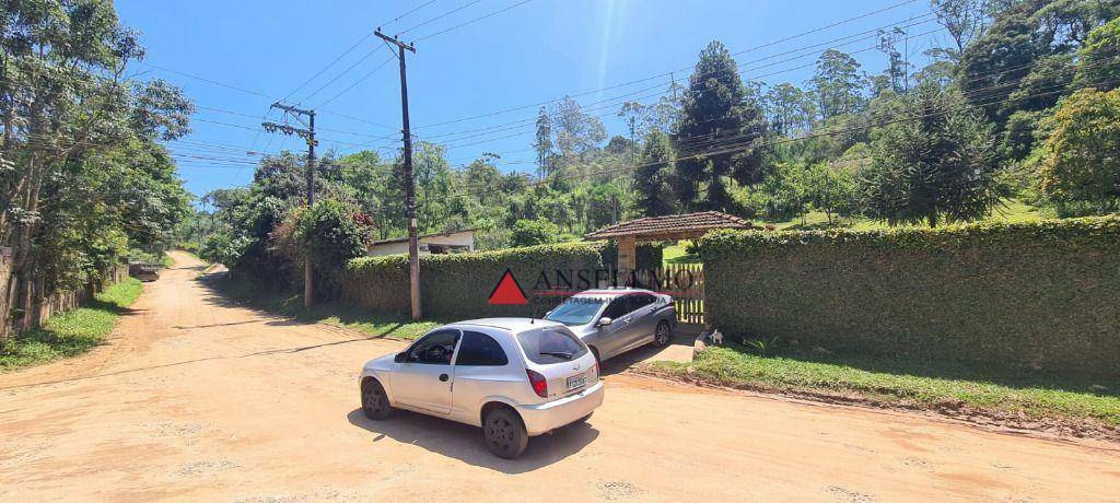 Chácara à venda com 3 quartos, 200m² - Foto 1