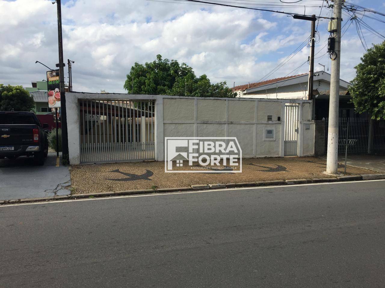 Casa para alugar com 2 quartos, 130m² - Foto 1