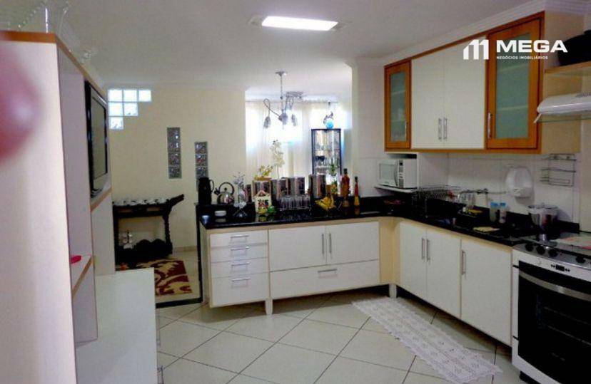 Casa à venda com 3 quartos, 300m² - Foto 10