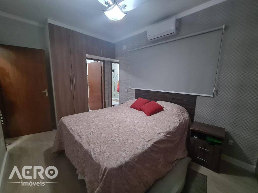 Casa à venda com 3 quartos, 205m² - Foto 3