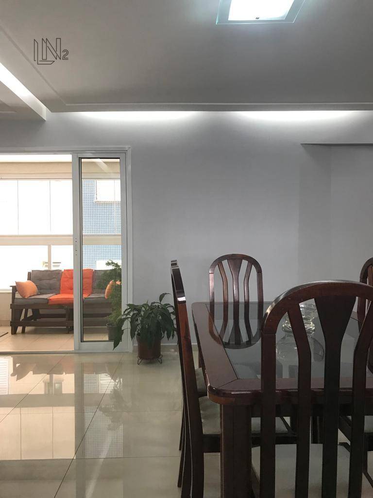 Apartamento à venda com 3 quartos, 140m² - Foto 4