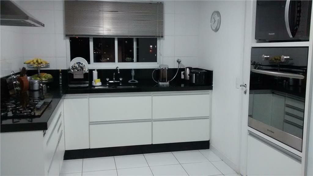 Apartamento à venda com 3 quartos, 234m² - Foto 6