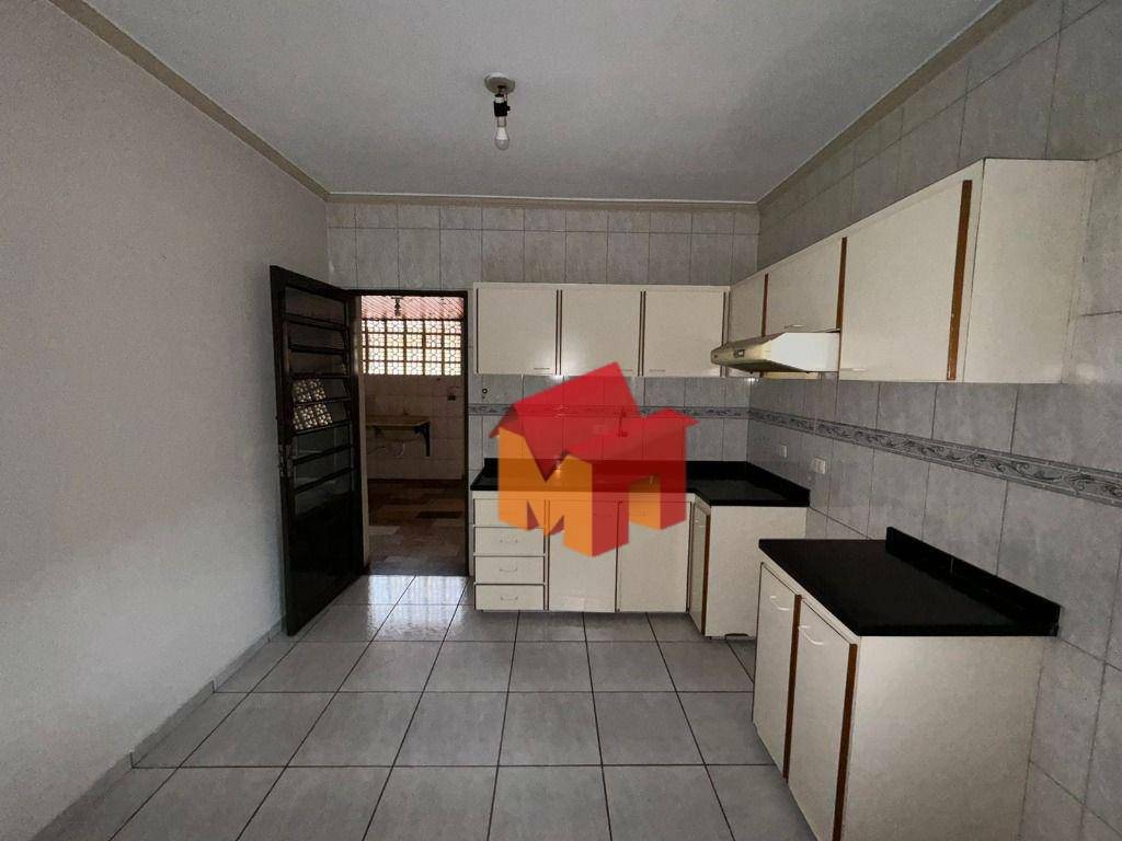 Casa à venda com 3 quartos, 220m² - Foto 4