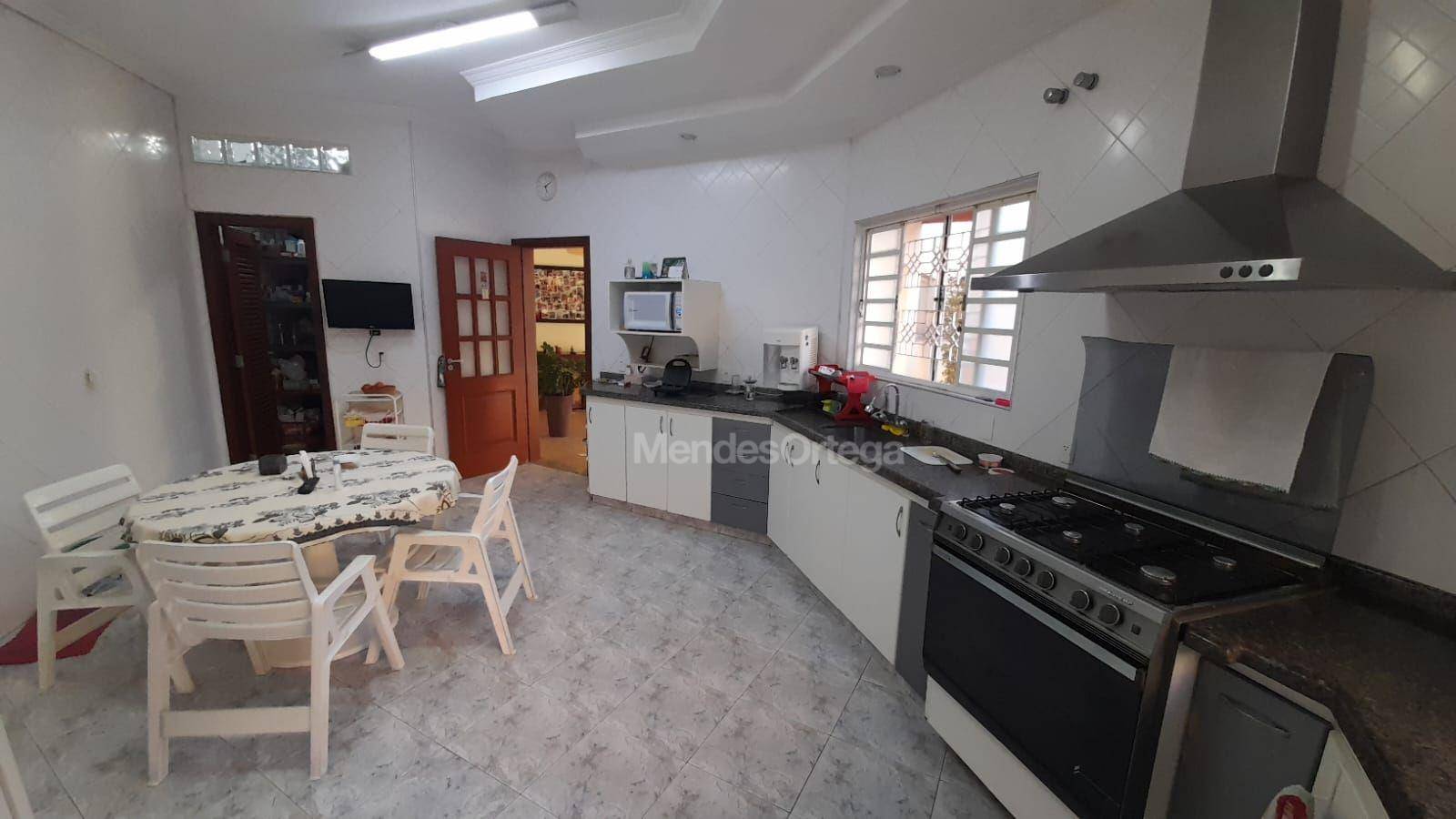 Casa à venda com 4 quartos, 360m² - Foto 24