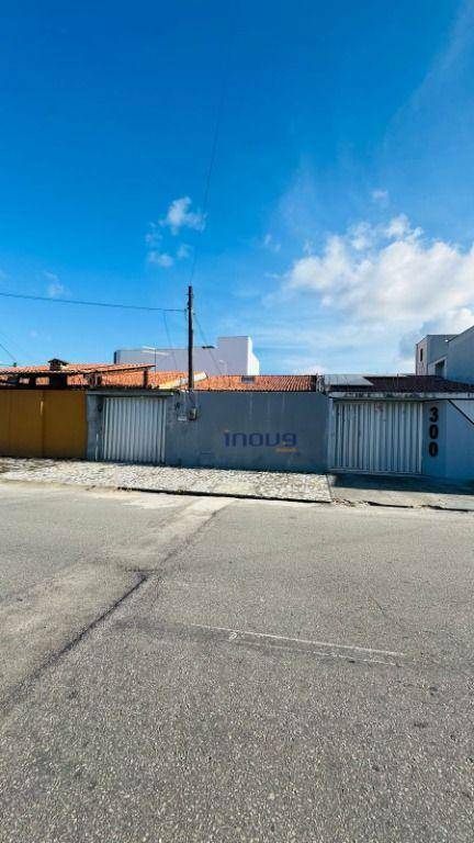 Casa à venda com 4 quartos, 119m² - Foto 2