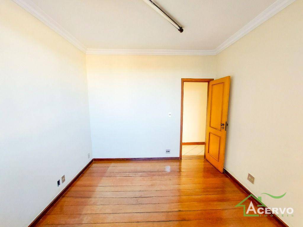 Apartamento à venda com 4 quartos, 203m² - Foto 11