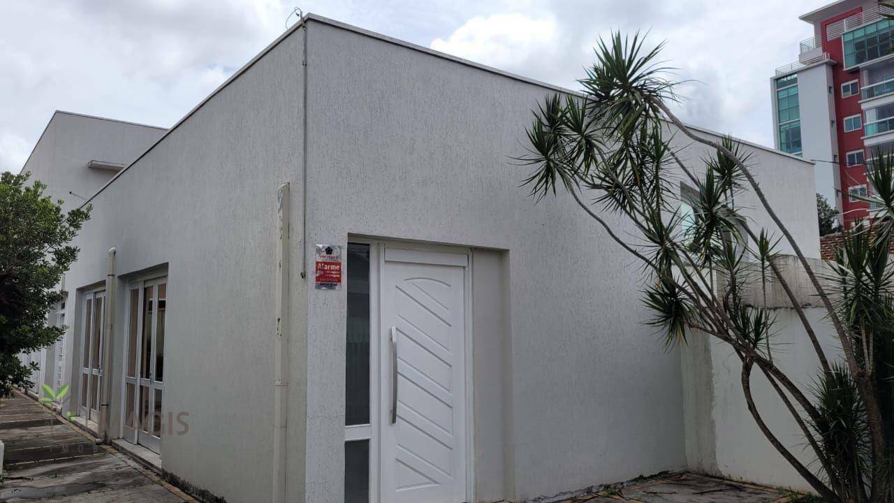 Casa para alugar com 5 quartos, 290m² - Foto 1