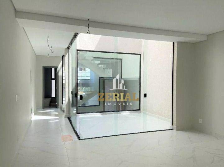 Sobrado à venda com 3 quartos, 220m² - Foto 1