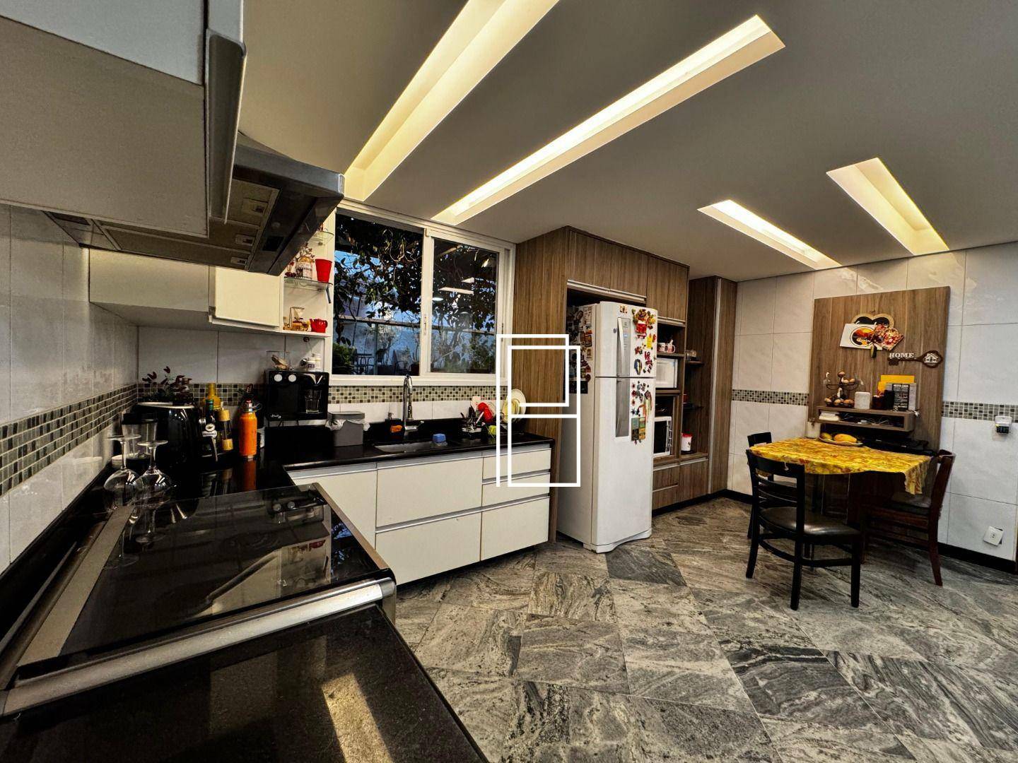 Casa à venda com 4 quartos, 300m² - Foto 16