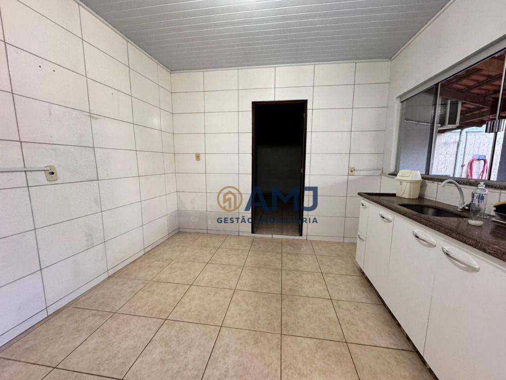 Casa para alugar com 3 quartos, 301m² - Foto 29