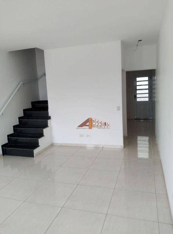 Sobrado à venda com 3 quartos, 97m² - Foto 2