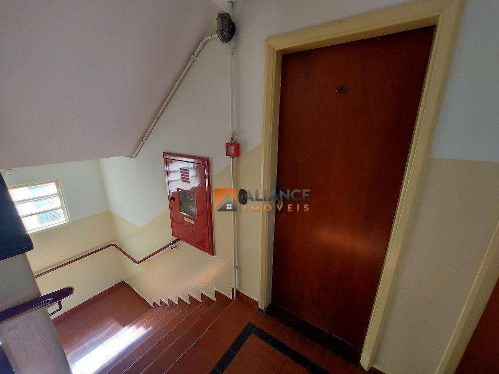 Apartamento à venda com 3 quartos, 80m² - Foto 2