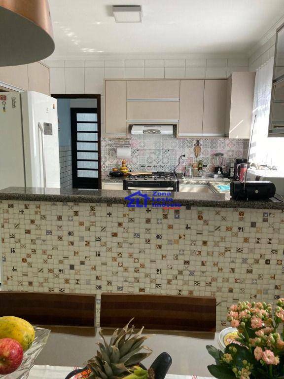 Sobrado à venda com 4 quartos, 220m² - Foto 2