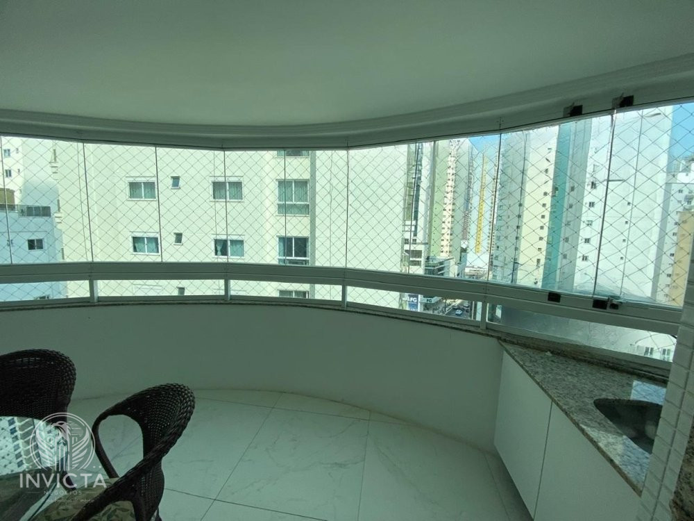 Apartamento à venda com 2 quartos, 72m² - Foto 2