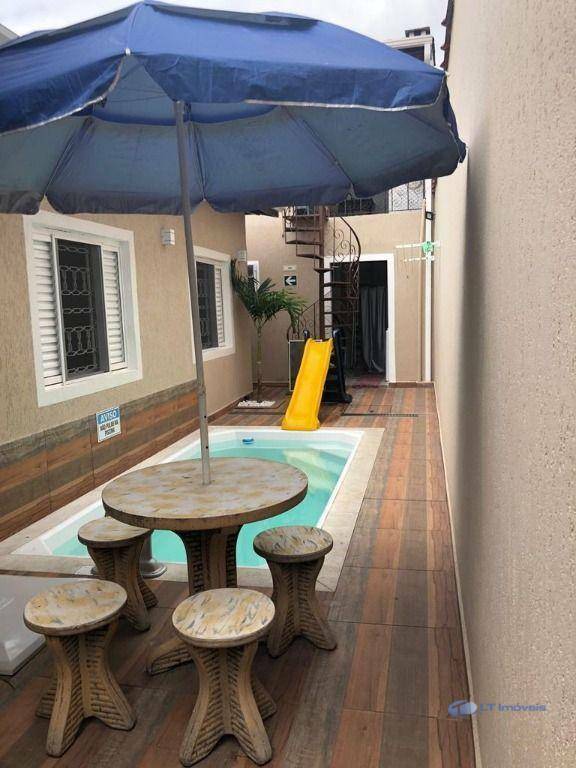 Casa à venda com 3 quartos, 225m² - Foto 1