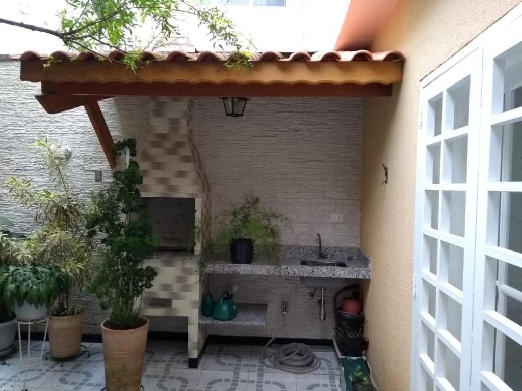 Sobrado à venda com 3 quartos, 180m² - Foto 1