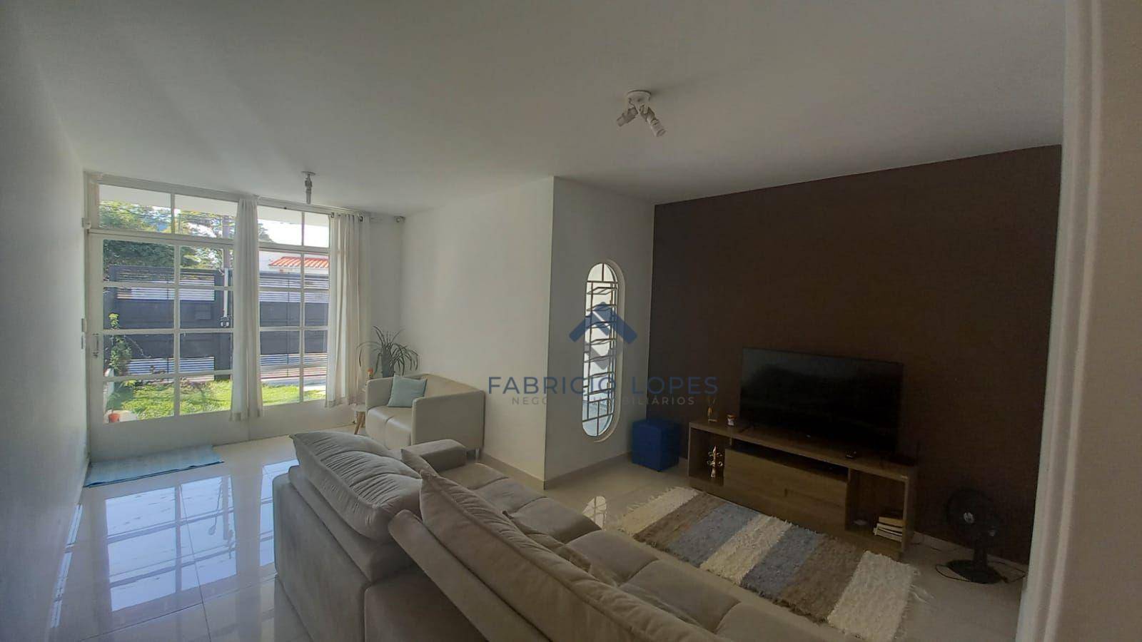 Casa à venda com 3 quartos, 125m² - Foto 1