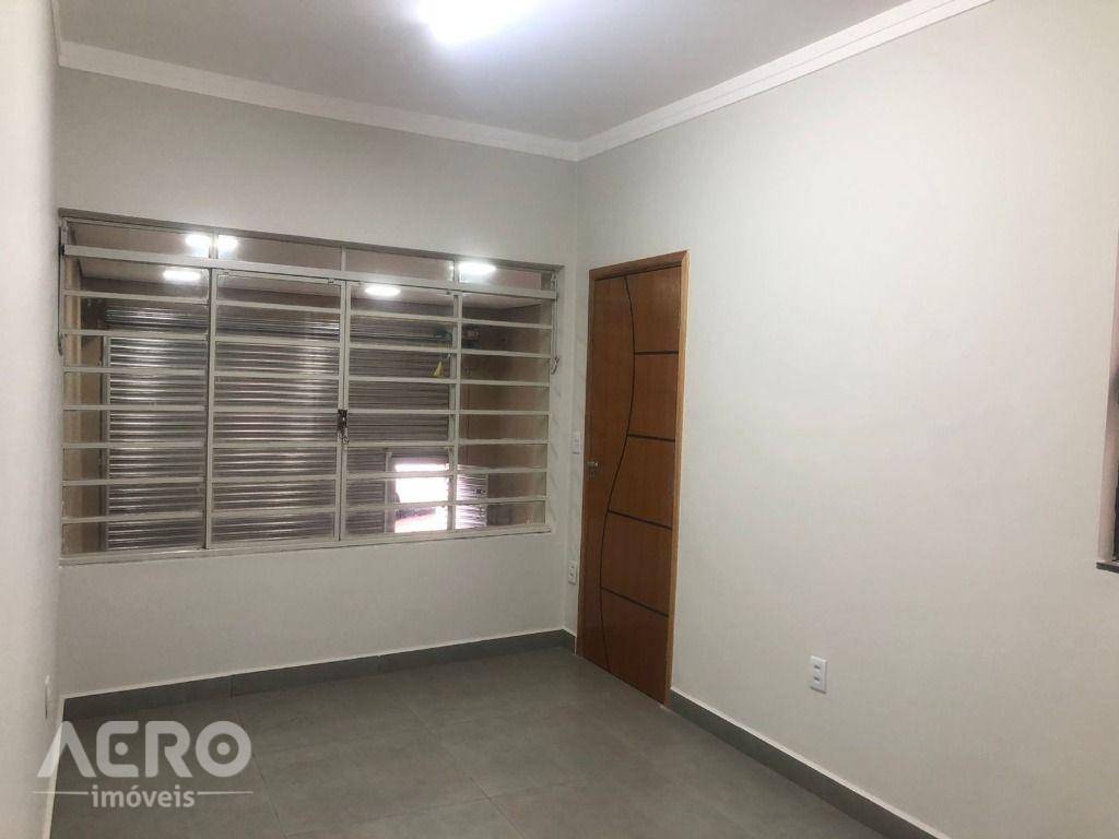 Casa à venda e aluguel com 2 quartos, 120m² - Foto 3