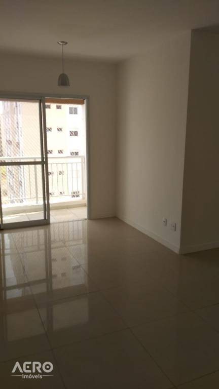 Apartamento à venda com 2 quartos, 62m² - Foto 3