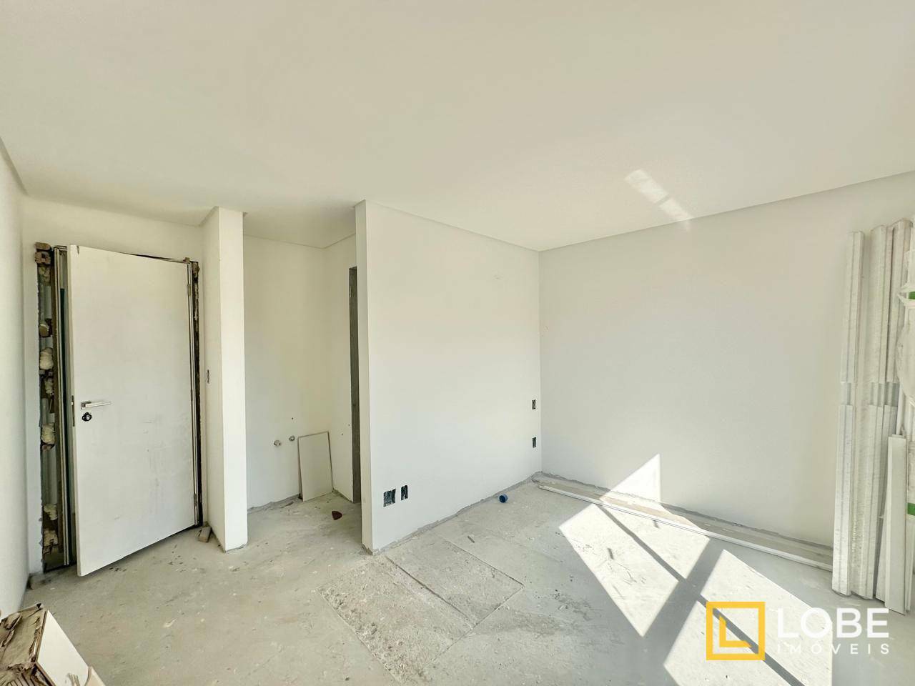 Apartamento à venda com 2 quartos, 75m² - Foto 2