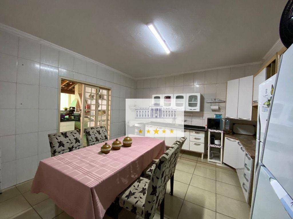 Casa à venda com 3 quartos, 200m² - Foto 9