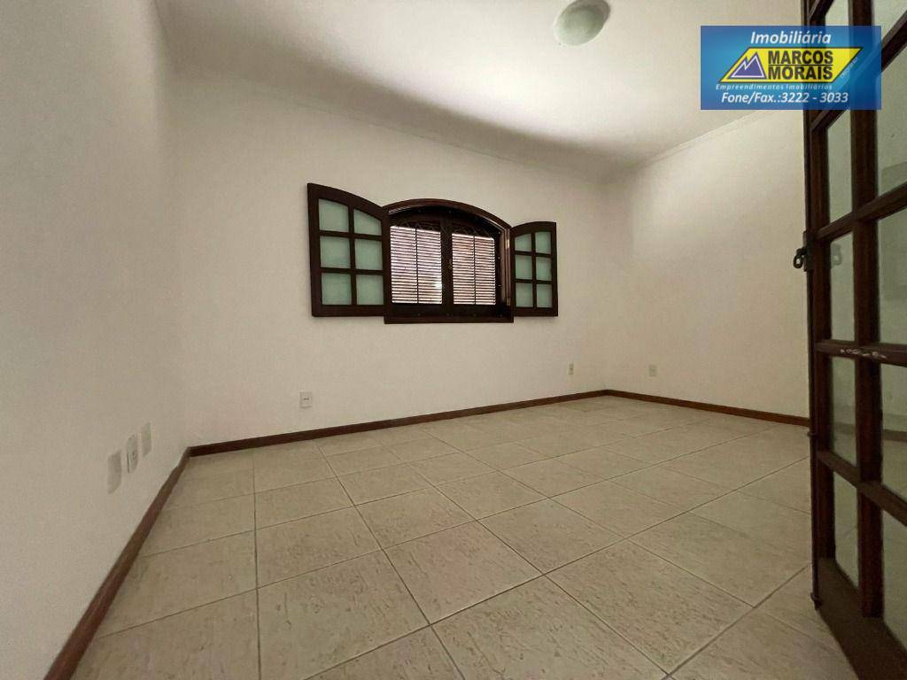 Casa para alugar com 4 quartos, 460m² - Foto 2