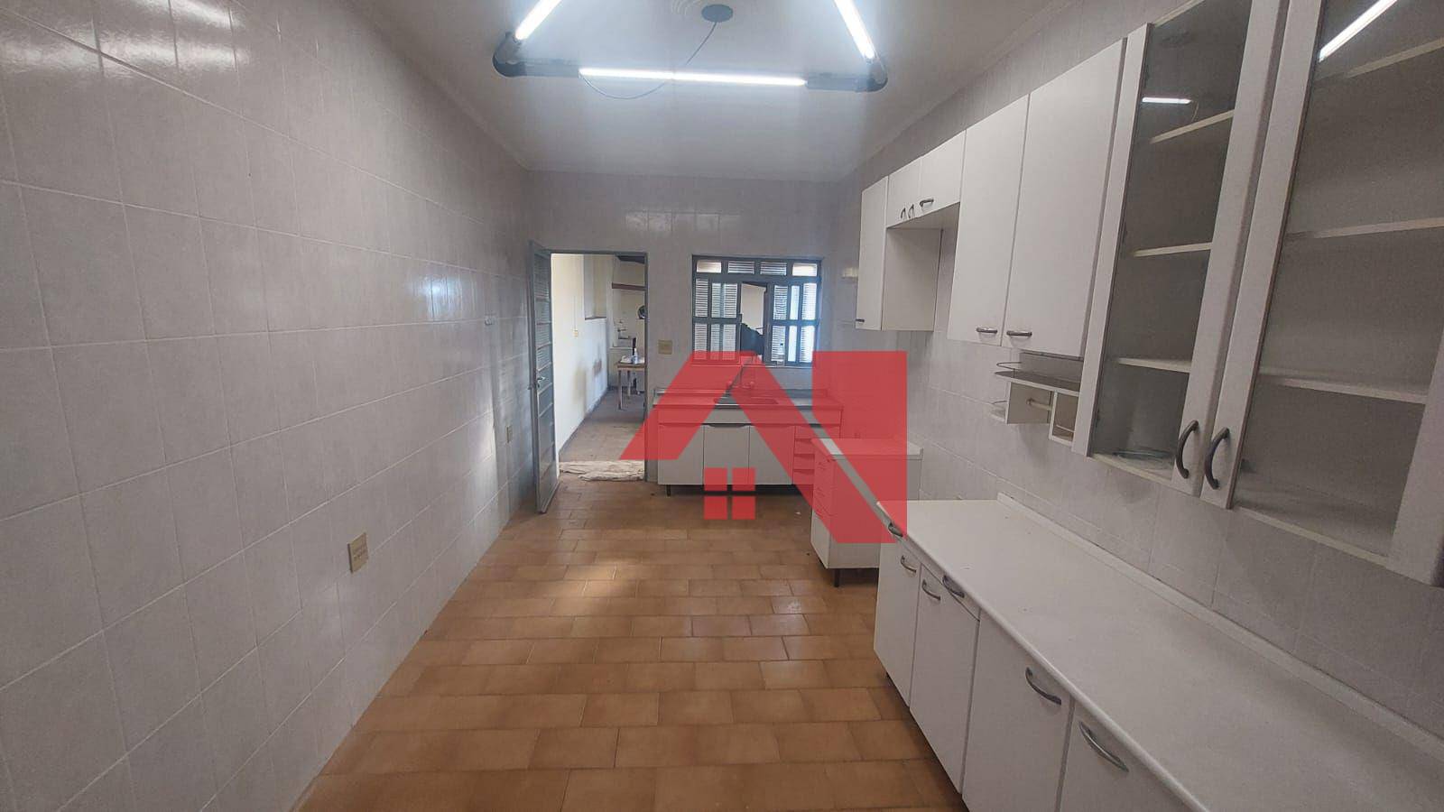 Casa para alugar com 4 quartos, 420m² - Foto 6