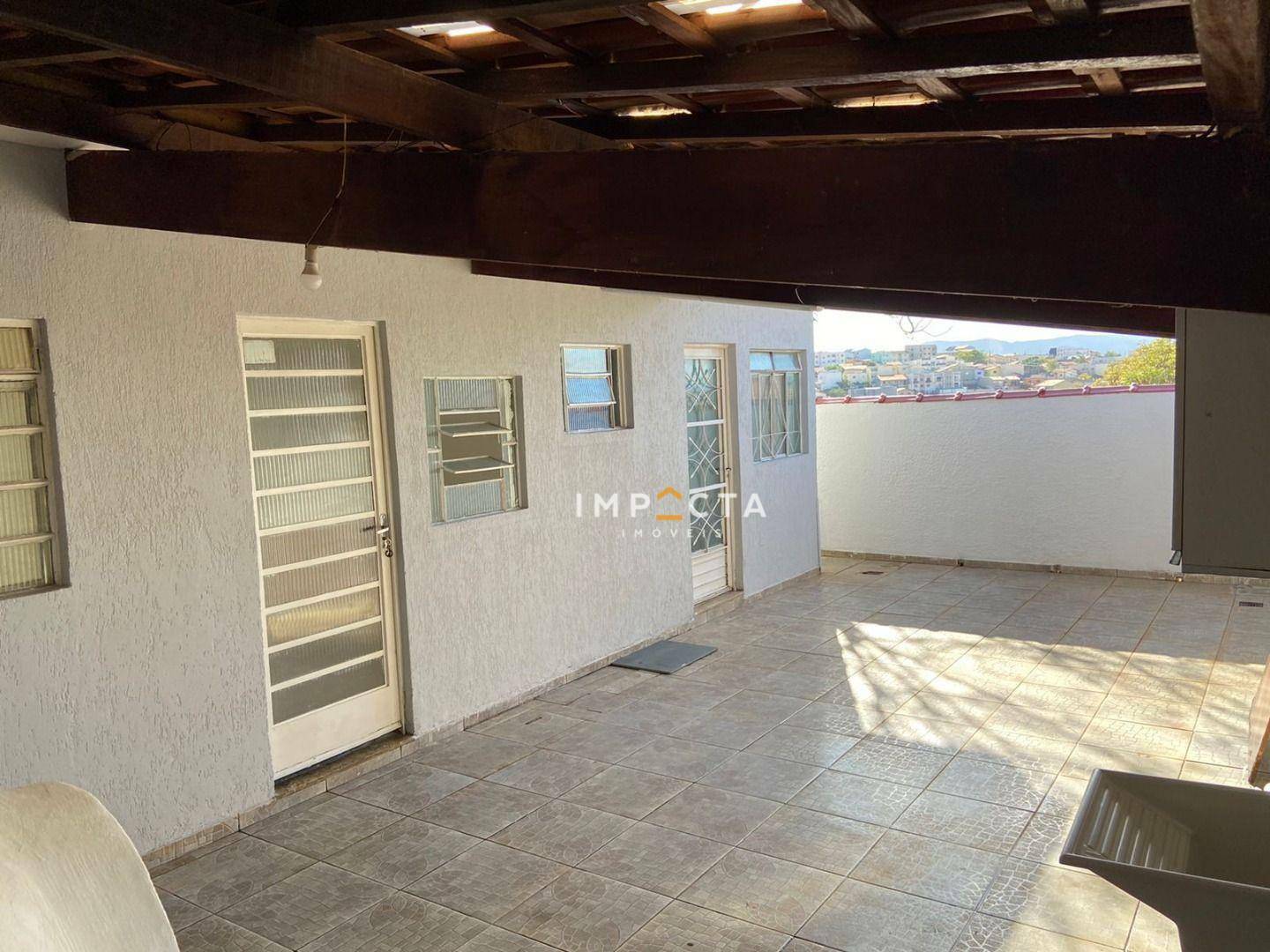 Casa à venda com 4 quartos, 141m² - Foto 3