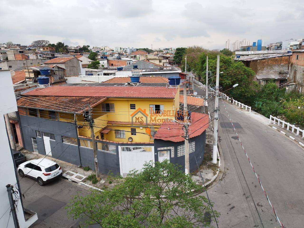 Casa à venda com 4 quartos, 200m² - Foto 4