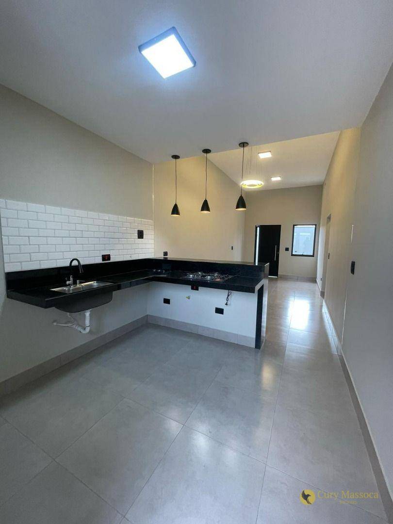 Casa à venda com 2 quartos, 70m² - Foto 1