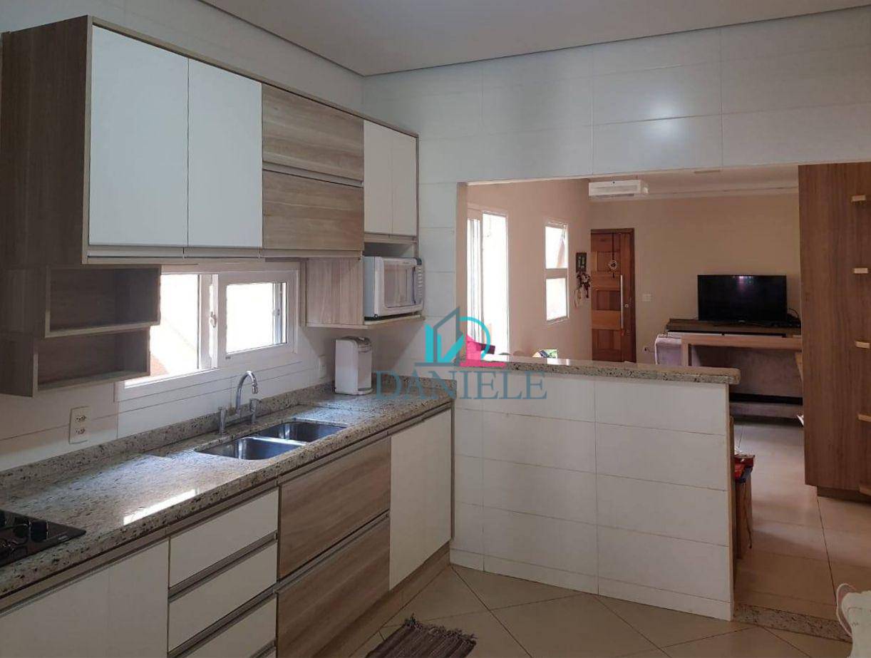 Casa à venda com 3 quartos, 210m² - Foto 6