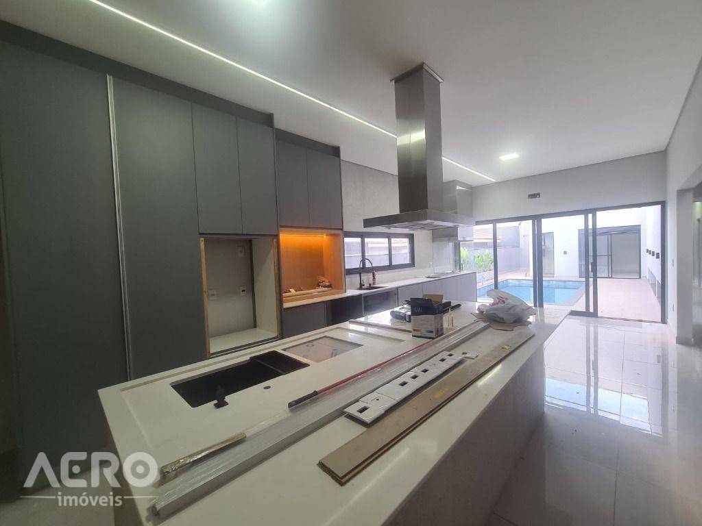 Casa à venda com 3 quartos, 245m² - Foto 1