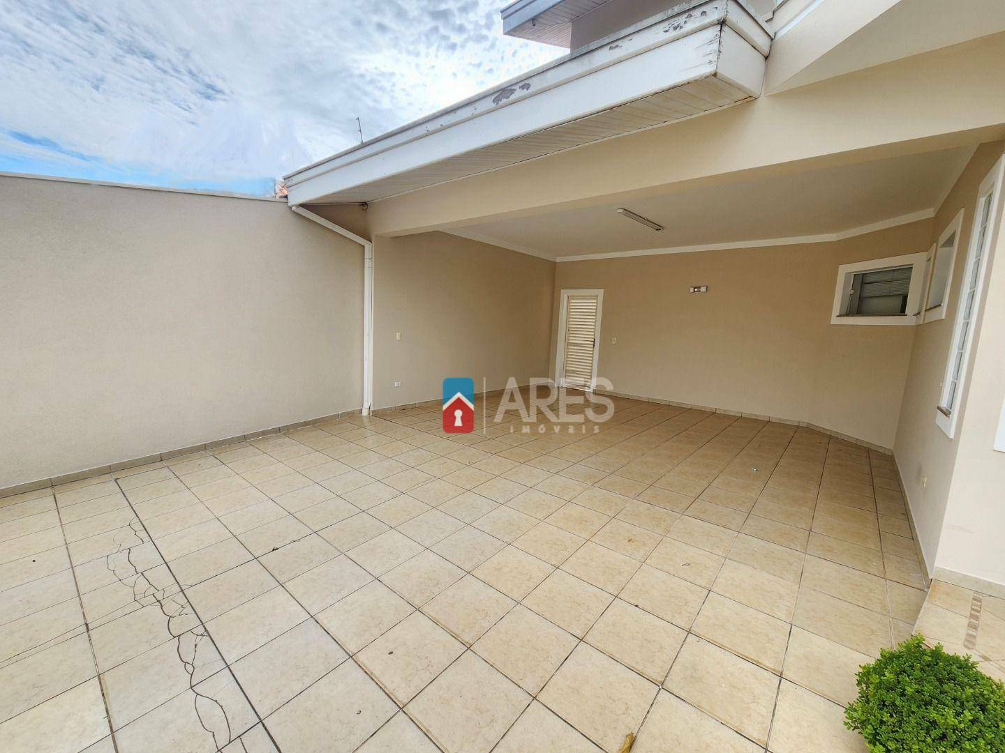 Casa à venda com 4 quartos, 287m² - Foto 3