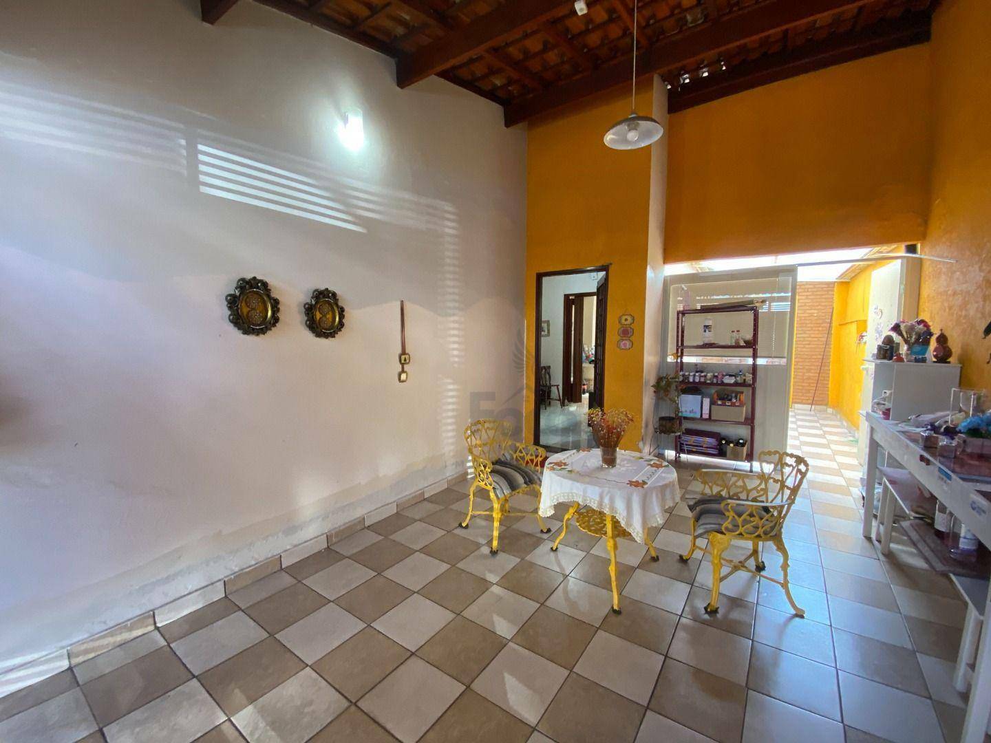 Casa à venda com 3 quartos, 130m² - Foto 2