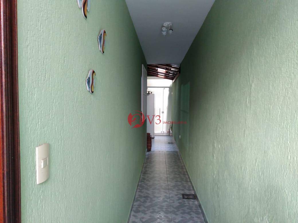 Sobrado à venda com 4 quartos, 200m² - Foto 4