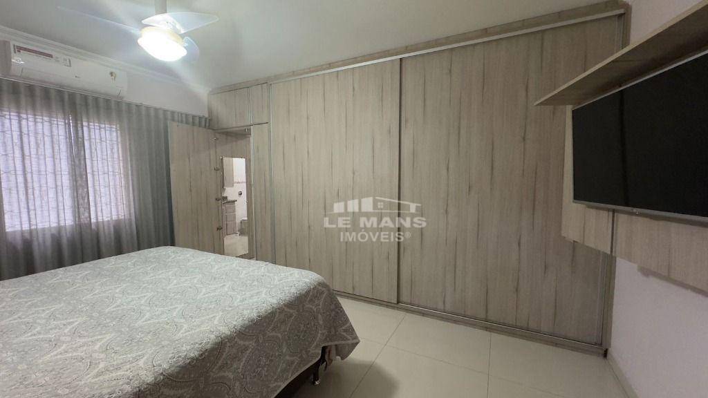 Casa à venda com 3 quartos, 230m² - Foto 18