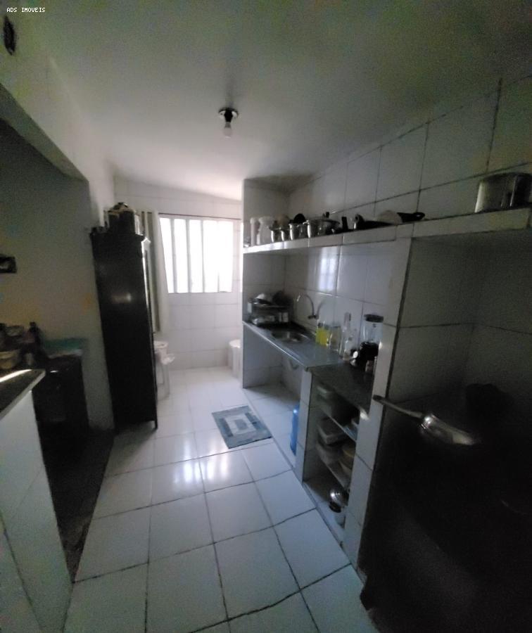 Casa à venda com 2 quartos, 200m² - Foto 2