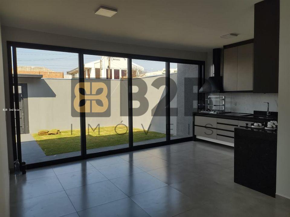 Casa à venda com 3 quartos, 210m² - Foto 4