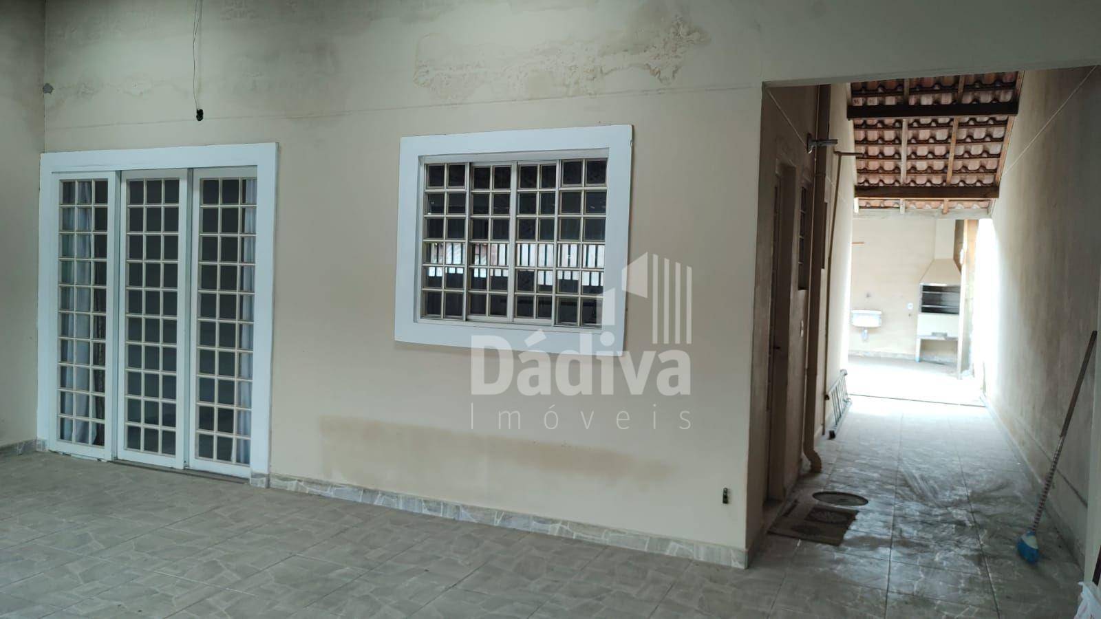 Casa à venda com 2 quartos, 57m² - Foto 2