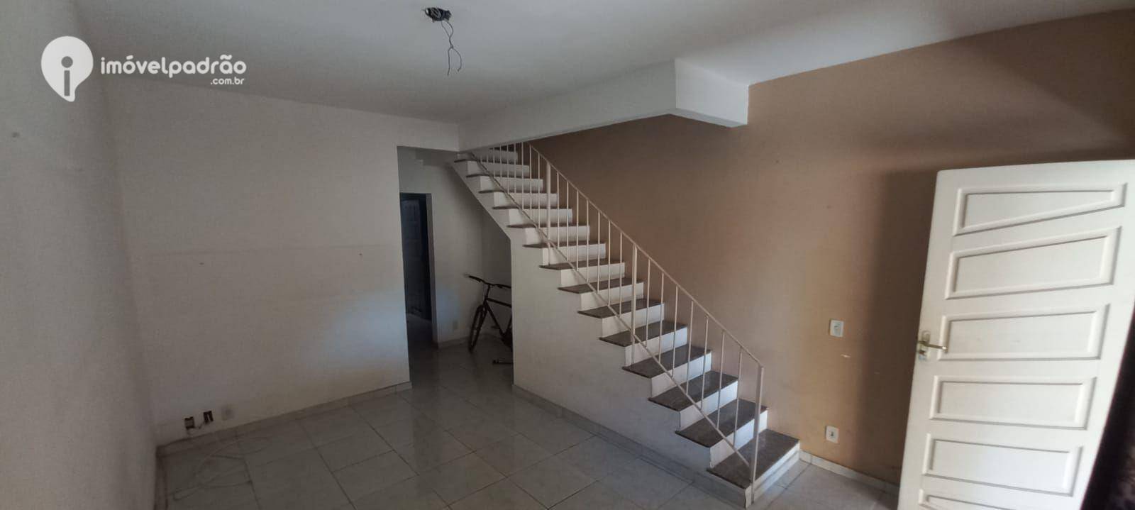 Casa à venda e aluguel com 2 quartos, 71m² - Foto 1