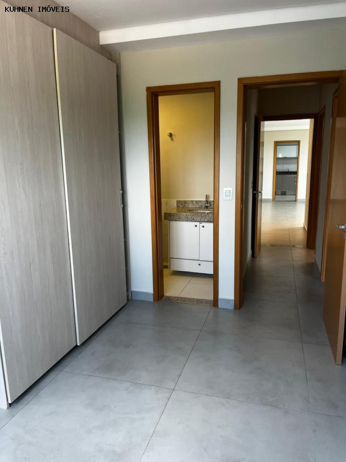 Apartamento para alugar com 3 quartos, 155m² - Foto 1