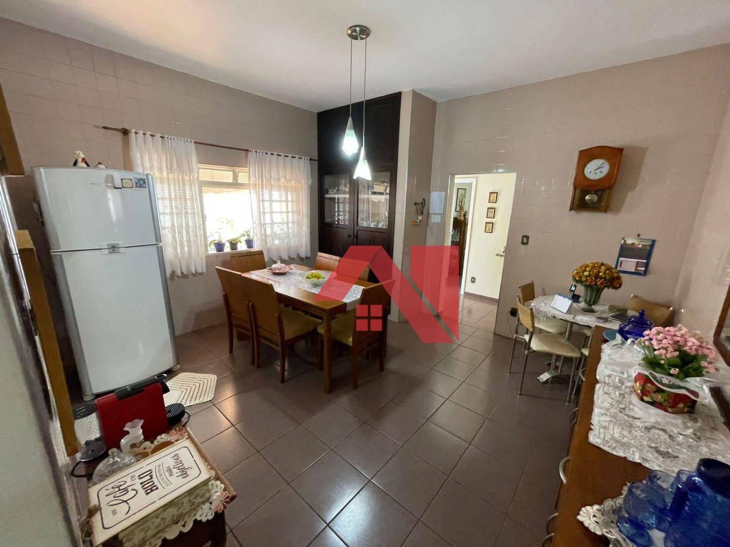 Casa à venda com 4 quartos, 250m² - Foto 4