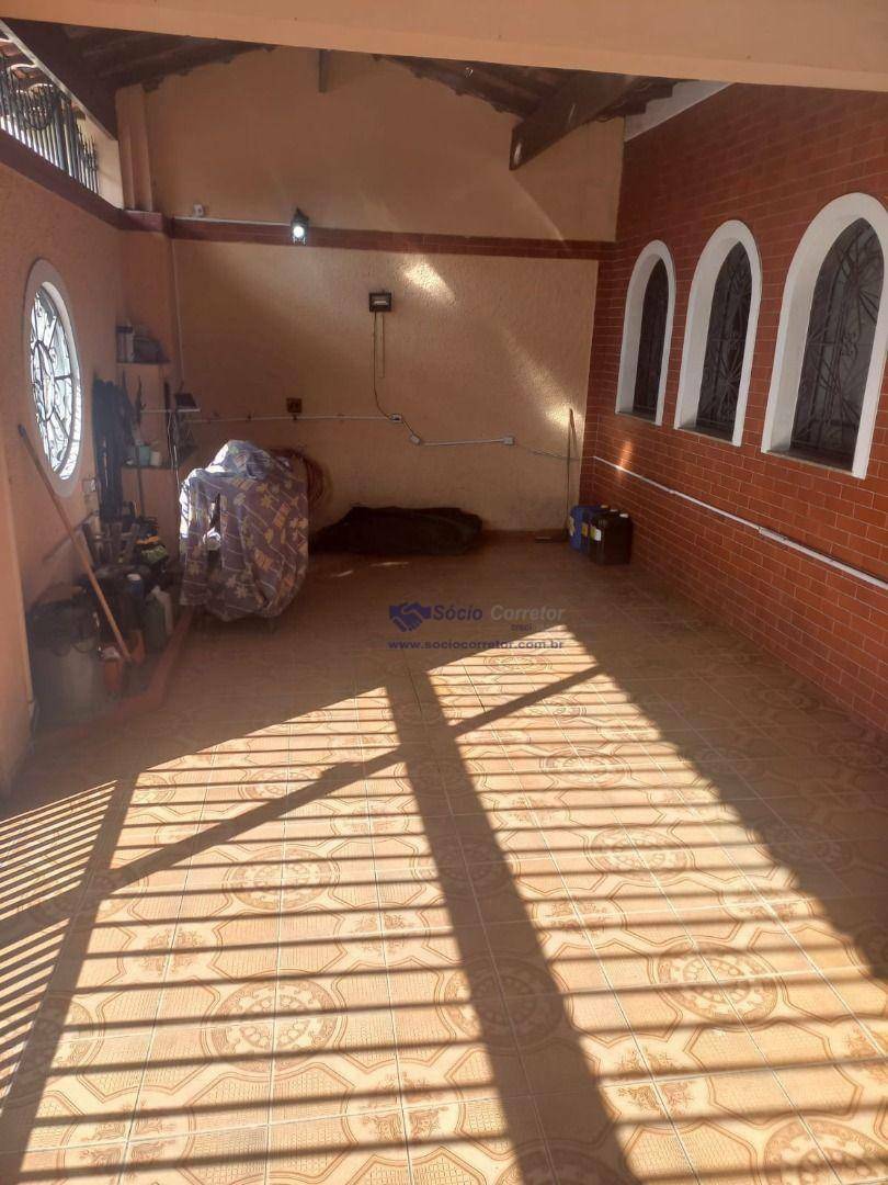 Casa à venda com 3 quartos, 310m² - Foto 1