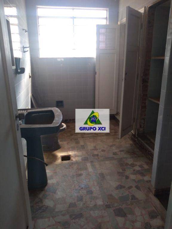 Casa para alugar com 3 quartos, 270m² - Foto 13