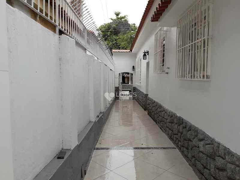 Casa à venda com 3 quartos, 380m² - Foto 3