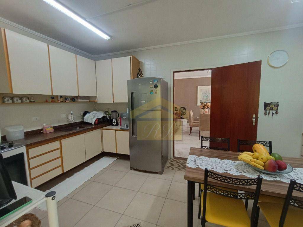 Casa à venda com 4 quartos, 250m² - Foto 13