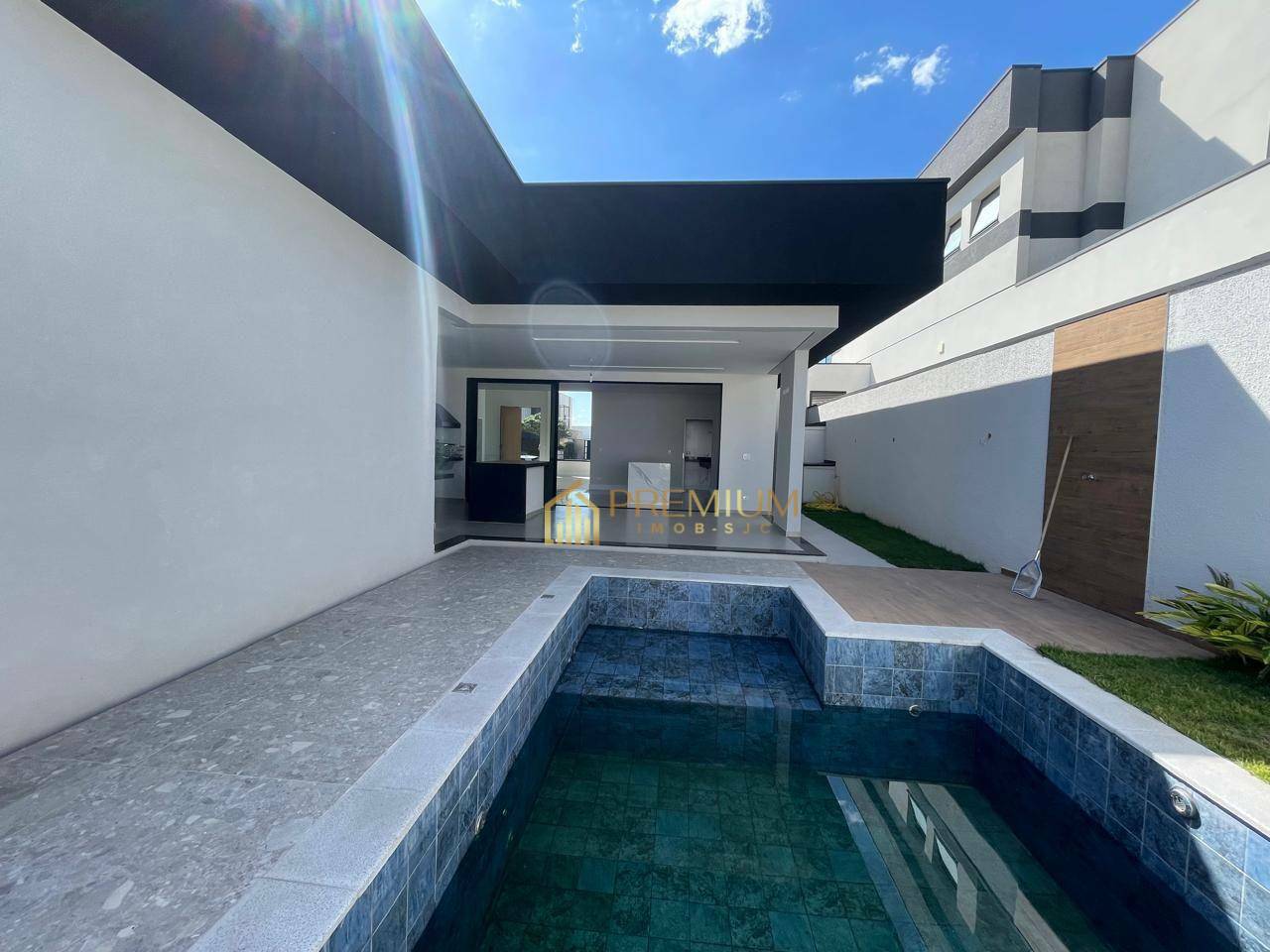 Casa de Condomínio à venda com 3 quartos, 270m² - Foto 4