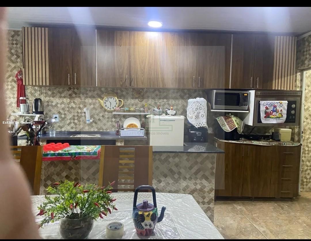 Casa à venda com 4 quartos, 250m² - Foto 1